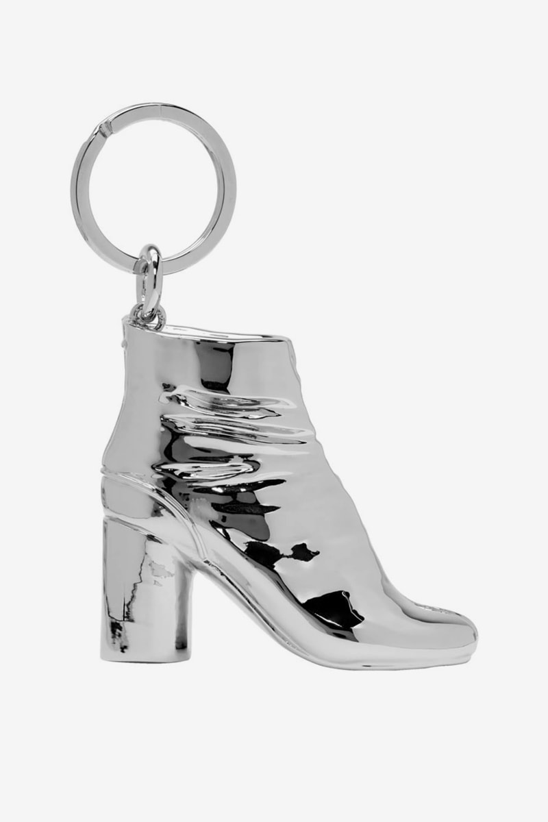 Maison Margiela メゾンマルジェラ SSENSE エッセンス Exclusive 足袋 タビシューズ Tabi Boot 小物 アクセサリー キーチェーン Keychain Release Gold Silver Info Buy