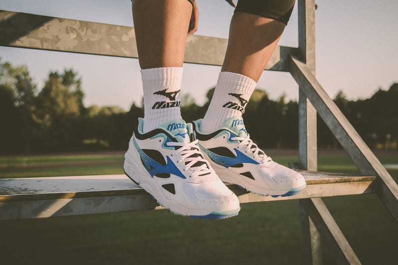 MIZUNO より90年代の空気感を纏った SKY MEDAL のOGカラー2色が復刻リリース