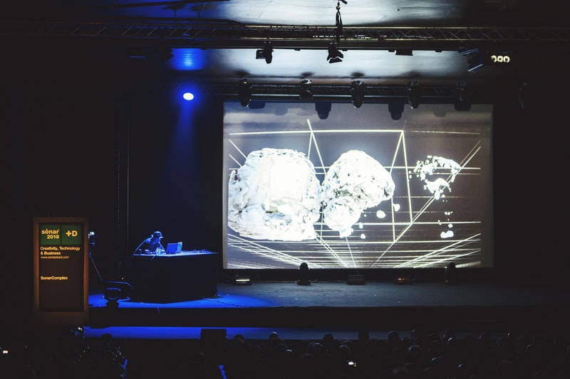 スペイン バルセロナ 世界最大級 フェスティバル Sónar ソナー 2019 をプレイバック デシグアル desigual Skepta スケプタ Sheck Wes シェック・ウェス Octavian オクタヴィアン Bad Bunny バッド・バニー Stormzy ストームジー Peggy Gou ペギー・グー Palms Trax パームズ・トラックス DJ Tennis DJ テニス Kaytranada ケイトラナダ Four Tet フォー・テット Disclosure Rejjie Snowディスクロージャー Rejjie Snow レジー・スノウ French Kiwi Juice フレンチ・キウイ・ジュース FKJ masego