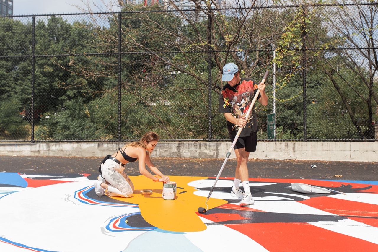 映画『スペース・ジャム』のキャラクターが一面に描かれたバスケットコートが誕生 evan rossell warner bros tune squad basketball court mural artwork street art 