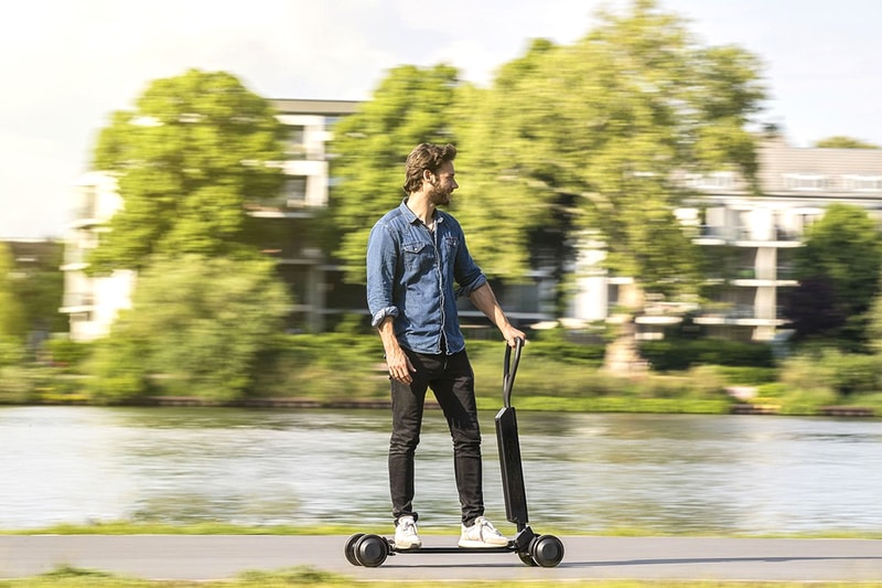 アウディ Audi スケートボード 4輪 電動 スクーター e-Tron Scooter 発表