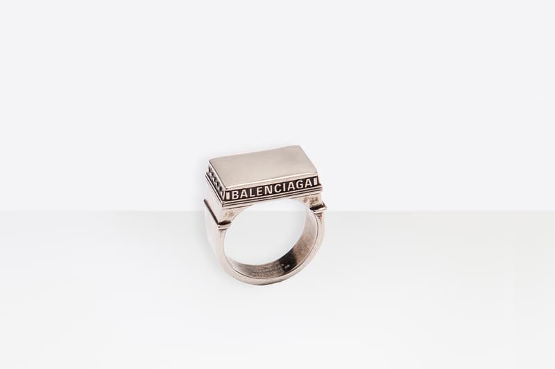 balenciaga バレンシアガ fall 秋冬 コレクション 恋人 パリ ライフスタイル パリジェンヌ winter 2019 collection プレオーダー release drop preorder pyjama jacket pajama pants black silk velvet cosy bb slippers eiffel tower shape gold ring paris arch ring antique silver 