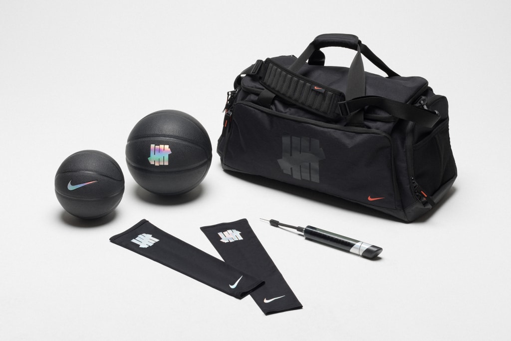 ナイキ nike undefeated アンディフィーテッド 最新 コラボ ZOOM KOBE IV PROTRO ズーム コービー プロトロ 4 発売