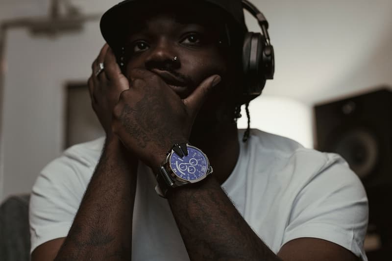 Diesel ディーゼル 時計 ラッパー ニューヨーク Diesel Taps '90s Rave Culture for Mega Chief Watch reflective black silver chronograph aurora anthony crystal les new york night