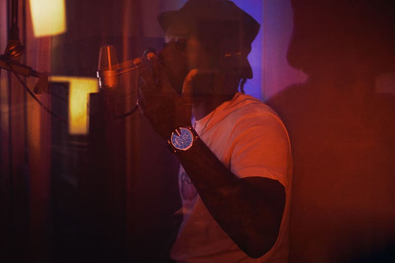 Diesel ディーゼル 時計 ラッパー ニューヨーク Diesel Taps '90s Rave Culture for Mega Chief Watch reflective black silver chronograph aurora anthony crystal les new york night 