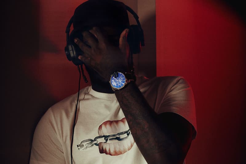 Diesel ディーゼル 時計 ラッパー ニューヨーク Diesel Taps '90s Rave Culture for Mega Chief Watch reflective black silver chronograph aurora anthony crystal les new york night