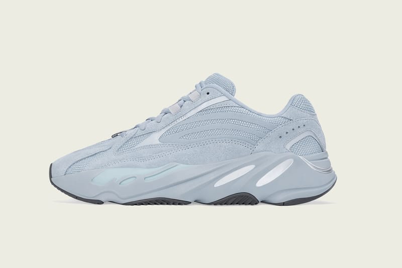 adidas + KANYE WEST から YEEZY BOOST 700 V2の新色モデル“Hospital Blue”が登場