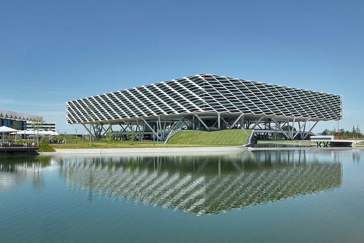 adidas が創立70周年を記念してドイツの本社敷地内に建設した新社屋内部を公開