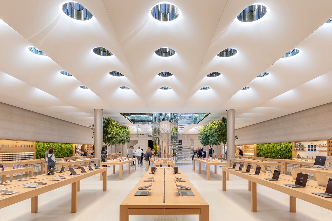 2年間の大規模改修を経てリニューアルオープンしたニューヨーク5番街の Appleストアの内部を公開 Look Inside Apple Renovated Fifth Avenue Store Retail News Skylense Stainless-Steel Natural Light