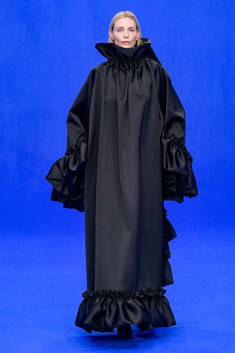 バレンシアガ デムナ・ヴァザリア Balenciaga Spring/Summer 2020 Collection Runway show presentation demna gvasalia track.2 sneaker ss20 womenswear mens paris fashion week shoe footwear