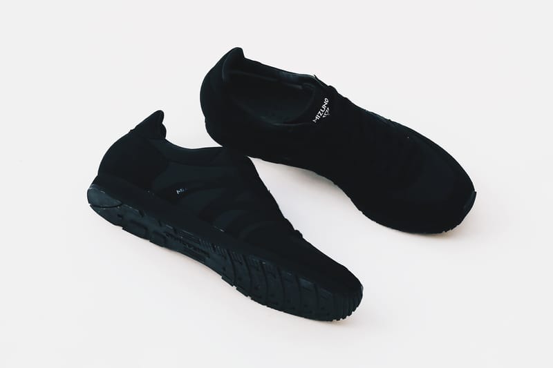 MARGARET HOWELL x MIZUNO よりシルエットの美しさが際立つワントーンの新作コラボシューズが発売