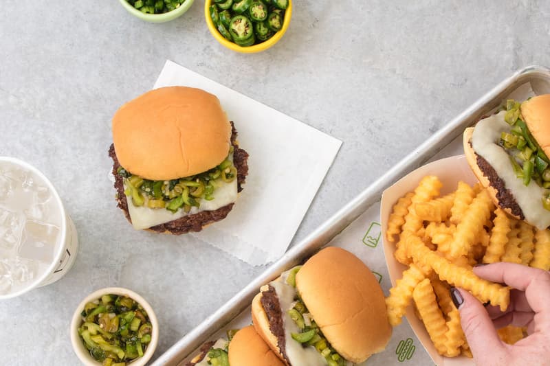Shake Shack シェイクシャックが日本初登場となるグリーンチリチェダーチーズバーガーを期間限定展開