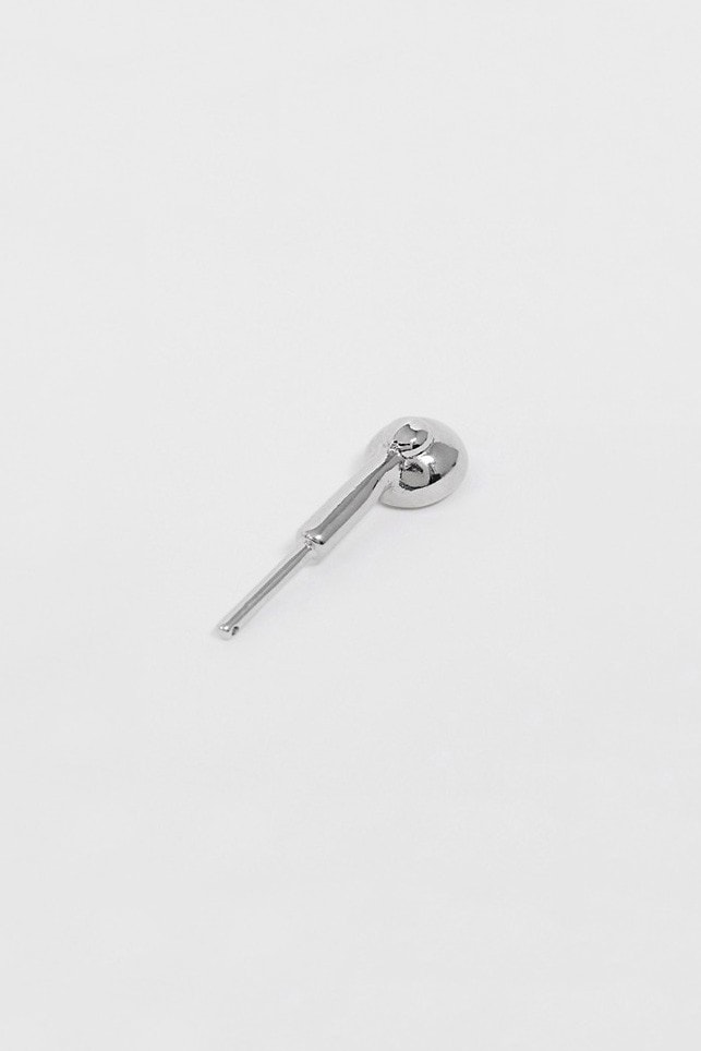 エアポッズ ASOS Selling Fake Silver AirPods as Accessories apple tech techwear jewelry accessories apple music bling