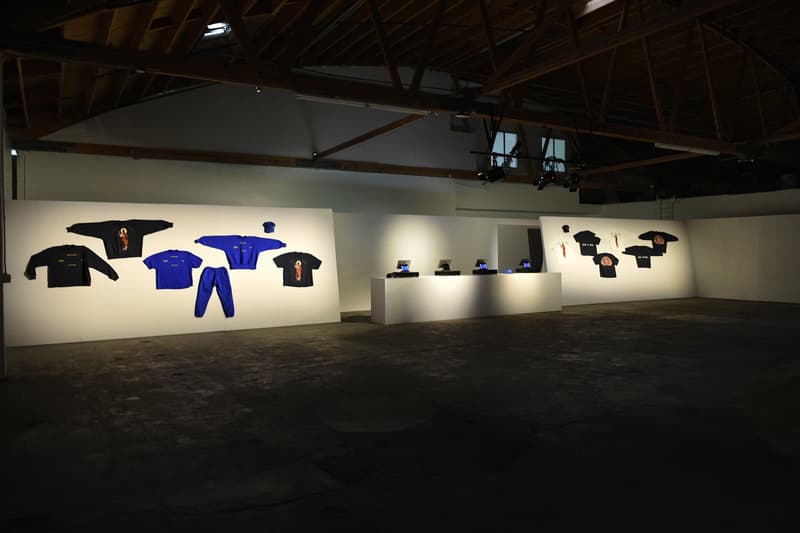 カニエ・ウェスト Kanye West新盤 Releases Official ジーザス イズ キング 'Jesus Is King' Merchandise マーチャンダイズ コレクションalbum clothes mock neck t-shirts longsleeves crewnecks hooded sweatshirts vinyl record LP buy now release info drop date price popup pop up shop イージー