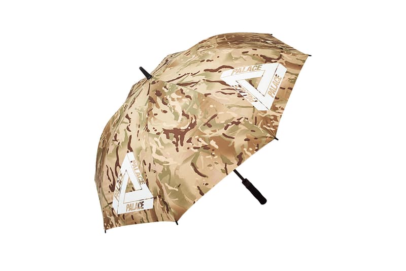 パレス 2019年冬コレクション一覧 - フットウェア＆アクセサリー＆小物 Palace Winter 2019 Accessories & Hardware First Look Socks Driving Shoe Tote Bag Washbag Neck Card Holder Palace Belt Pharaoh Necklace P-Stealth Umbrella Titleist Pro V1 Golf Balls Tri-Ferg Weed Bull Ashtrays Bangle pin Ping Keyring Sticker Pack Skateboards