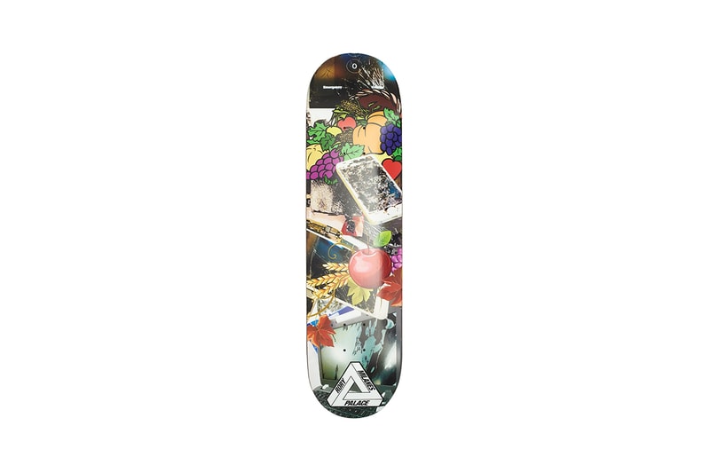パレス 2019年冬コレクション一覧 - フットウェア＆アクセサリー＆小物 Palace Winter 2019 Accessories & Hardware First Look Socks Driving Shoe Tote Bag Washbag Neck Card Holder Palace Belt Pharaoh Necklace P-Stealth Umbrella Titleist Pro V1 Golf Balls Tri-Ferg Weed Bull Ashtrays Bangle pin Ping Keyring Sticker Pack Skateboards