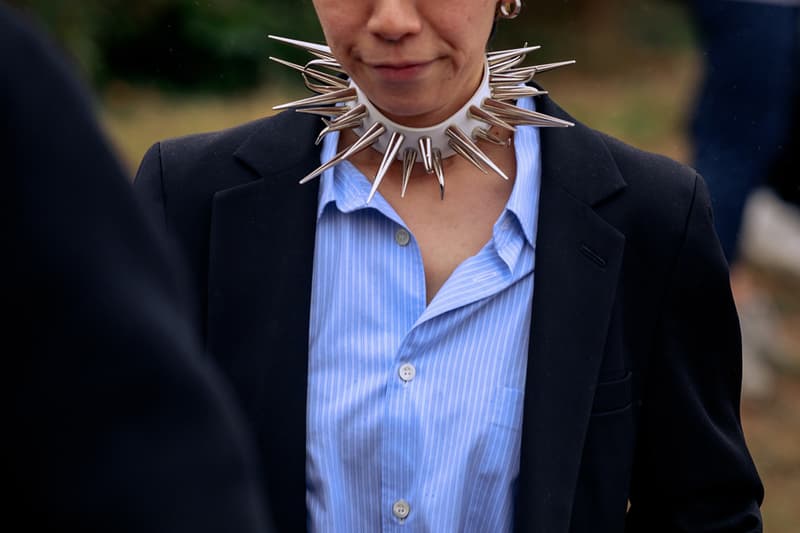 Paris Fashion Week パリ ファッション ウィーク 2019 2020 春夏 SS20 Spring Summer 2020 ストリート スタイル Street Style Snaps Shots オフホワイト バレンシアガ Collection Imagery Footwear Accessories Kiko Kostadinov x ASICS Louis Vuitton Off-White ™ Dior ディオール プラダ Prada adidas Chloe Balenciaga Triple S Loafers Acne Studios