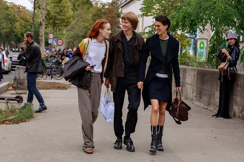 Paris Fashion Week パリ ファッション ウィーク 2019 2020 春夏 SS20 Spring Summer 2020 ストリート スタイル Street Style Snaps Shots オフホワイト バレンシアガ Collection Imagery Footwear Accessories Kiko Kostadinov x ASICS Louis Vuitton Off-White ™ Dior ディオール プラダ Prada adidas Chloe Balenciaga Triple S Loafers Acne Studios