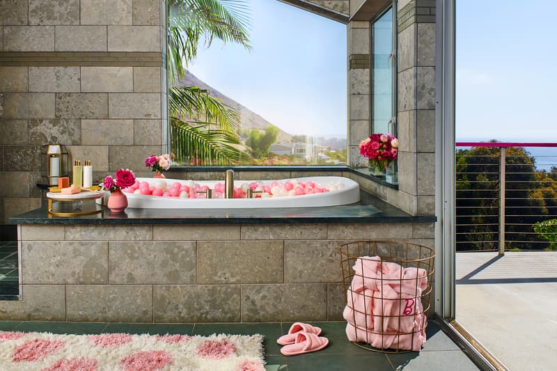 Airbnb エアビーアンドビー introduces 60 anniversary 誕生60周年 バービー人形 barbie theme special dream house ドリームハウス for listings 2days 4guests limited malibu california dream