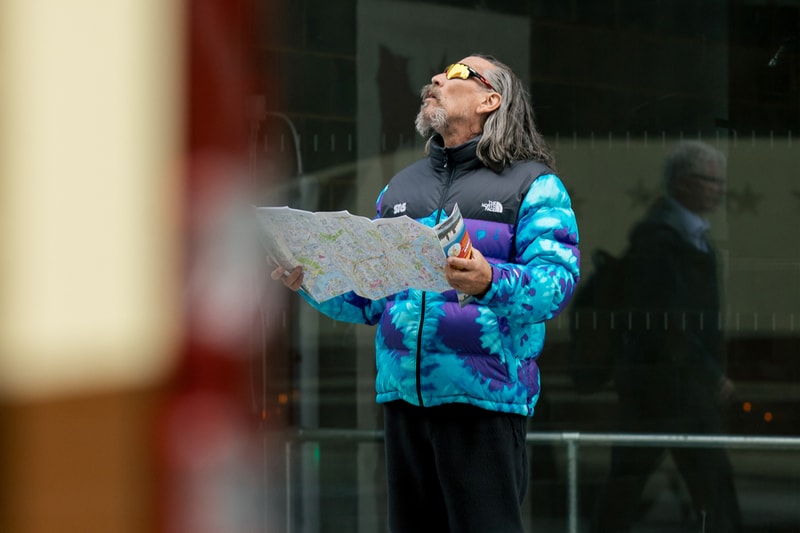 スニーカーズアンスタッフ × ノースフェイスのコラボコレクションが登場 sneakersnstuff the north face 20th anniversary capsule collection tie dye black purple blue puffer nuptse jacket berkley boot denali fleece sweatpants hat sns