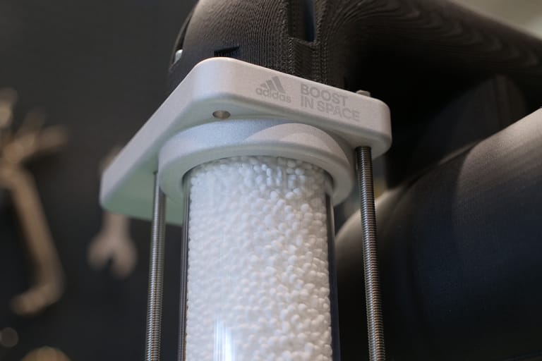 adidas が国際宇宙ステーションの ISS の協力のもと BOOST™️フォームの研究テストを開始