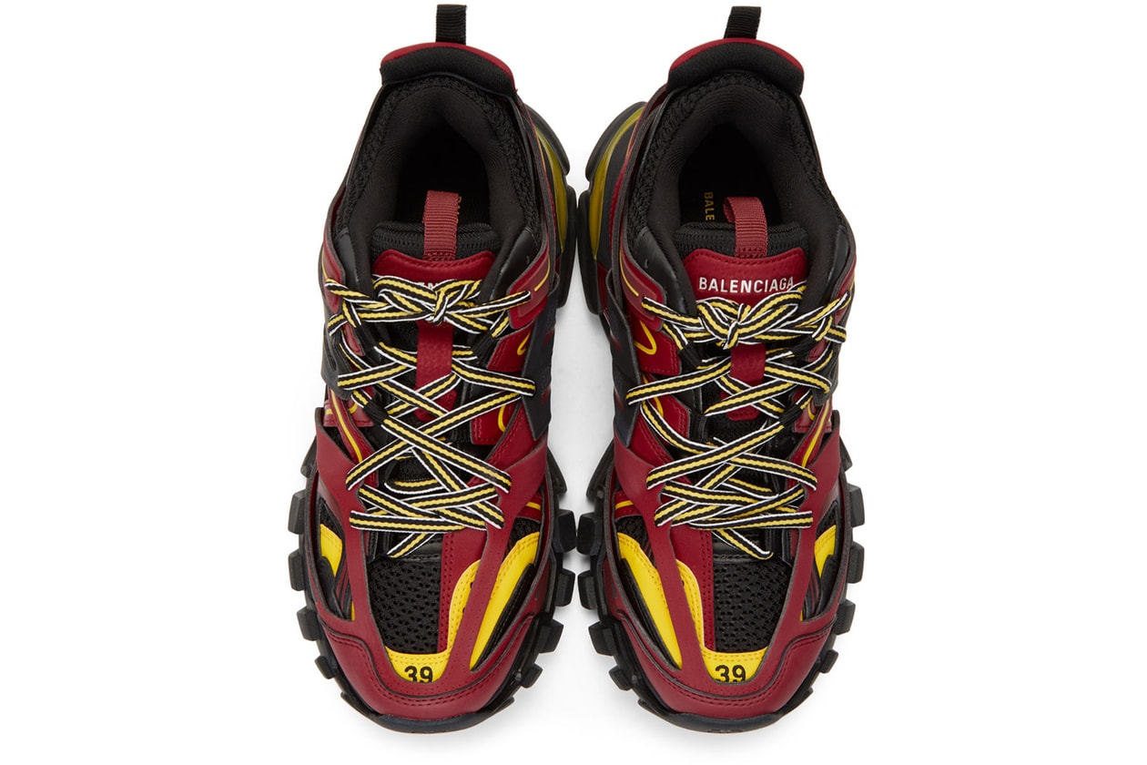 今冬の狙い目セールスニーカー 7 選 Nike Gyakusou Balenciaga VETEMENTS Reebok OAMC adidas Originals Prada Cloudbust adidas Originals x Pharrell Williams Off-White™️ Odsy-1000