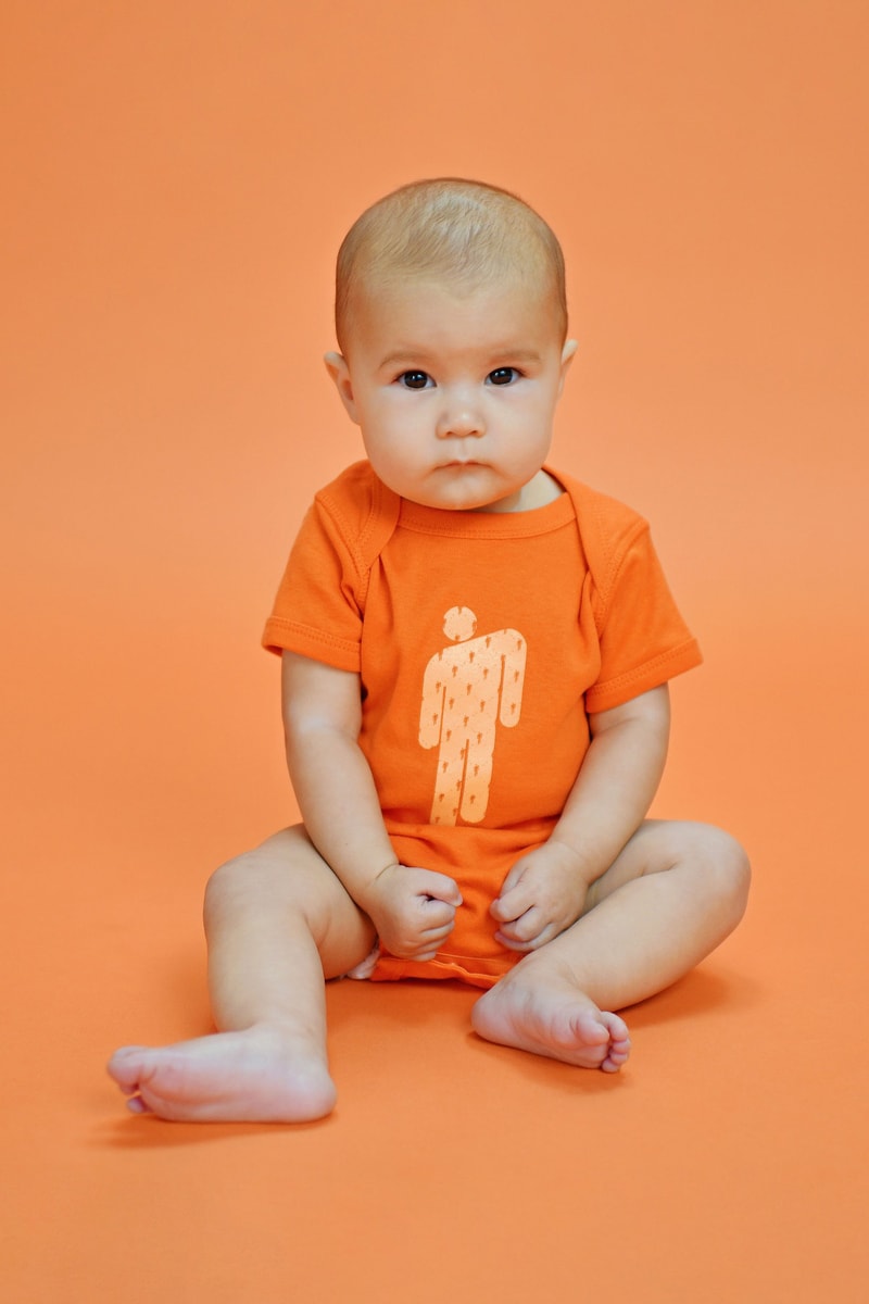 Billie Eilish ビリー・アイリッシュ Launches ベビー Kids キッズ & Infants Clothing Line merch lookbooks lime green graphics merch ブローシュ マーチコレクション