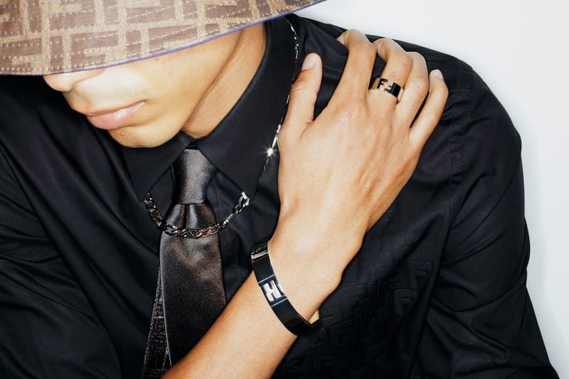 FENDI のアイコン “FFロゴ” を利かせた小物が充実の FUN FORMAL なコレクションに注目