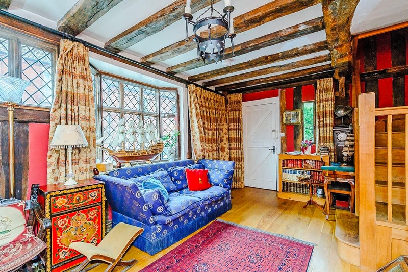 Harry Potter ハリーポッター Godric's Hollow ゴドリックの谷 Home 宿泊 サービス Rent Airbnb jk rowling daniel radcliffe