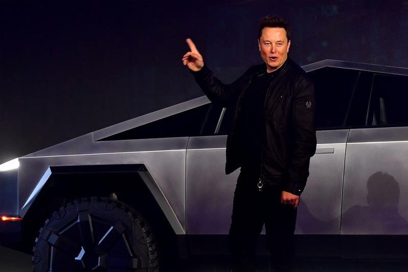 イーロン・マスクが Cybertruck の窓ガラスが割れた原因について釈明　elon musk tesla cybertruck window shatter livestream presentation electric vehicle car pickup truck Release Info date