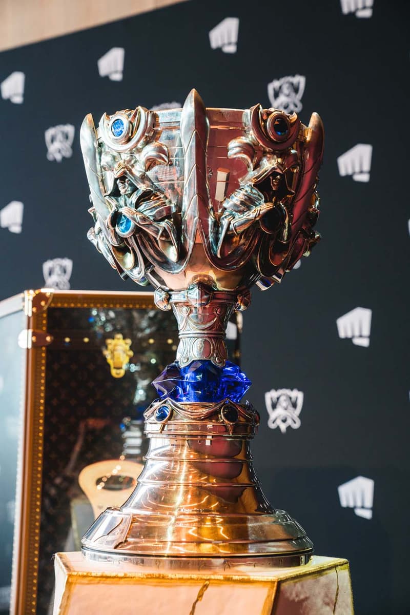 Louis Vuitton ルイヴィトン League of Legends リーグオブレジェンド Champion 世界大会 チャンピオンシップ Trophy Gaming LV Vuitton Trunk Case eスポーツ トロフィーケース E-Sports