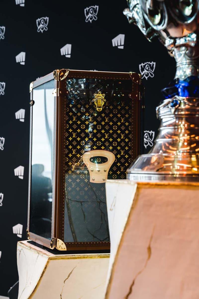 Louis Vuitton ルイヴィトン League of Legends リーグオブレジェンド Champion 世界大会 チャンピオンシップ Trophy Gaming LV Vuitton Trunk Case eスポーツ トロフィーケース E-Sports