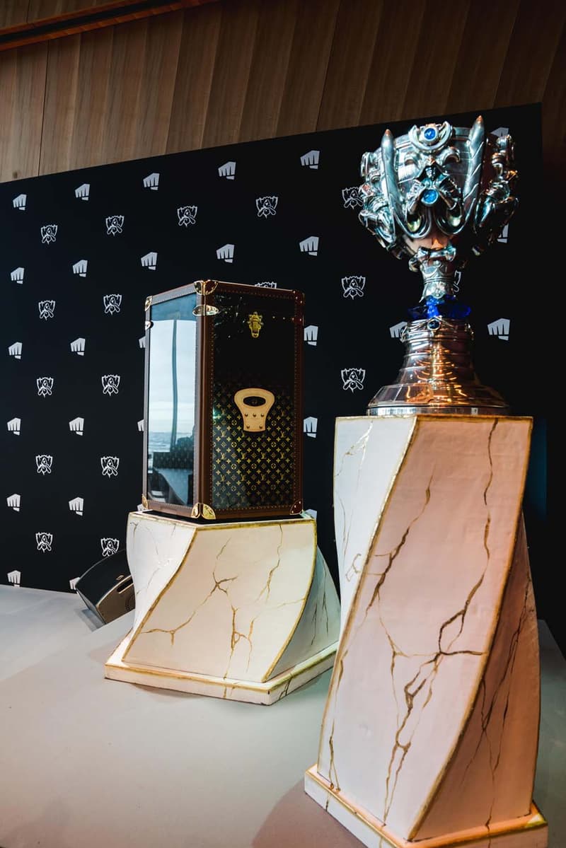 Louis Vuitton ルイヴィトン League of Legends リーグオブレジェンド Champion 世界大会 チャンピオンシップ Trophy Gaming LV Vuitton Trunk Case eスポーツ トロフィーケース E-Sports