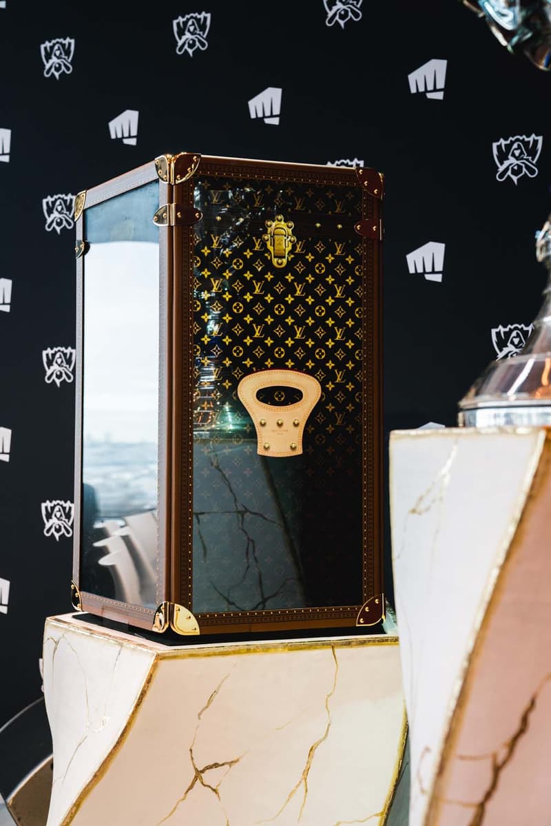 Louis Vuitton ルイヴィトン League of Legends リーグオブレジェンド Champion 世界大会 チャンピオンシップ Trophy Gaming LV Vuitton Trunk Case eスポーツ トロフィーケース E-Sports