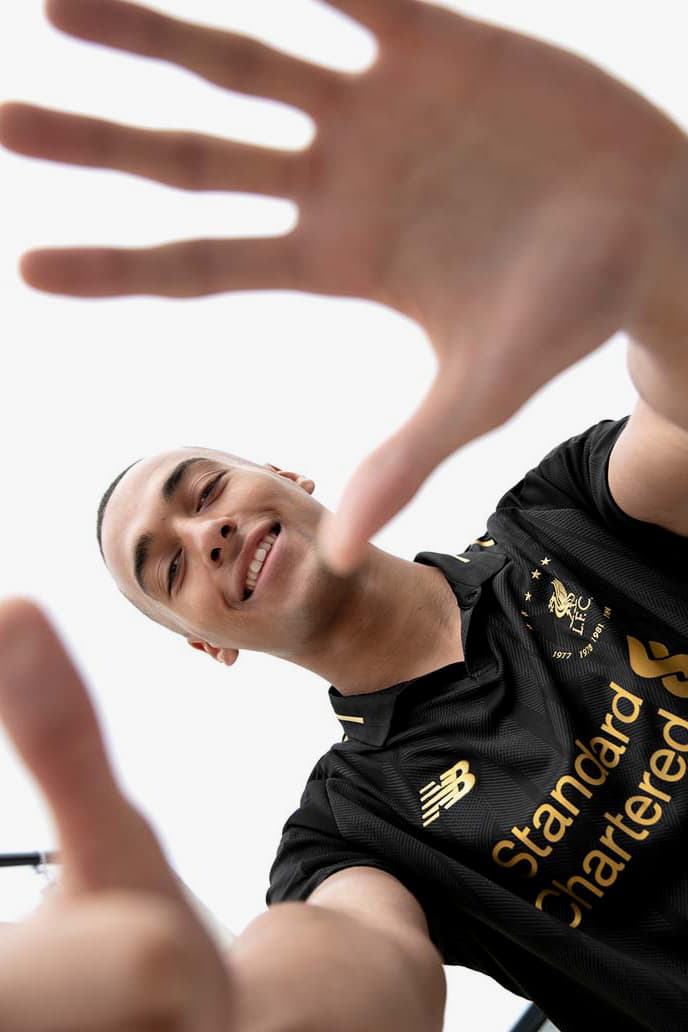 リバプールFC × ニューバランスより6度の欧州制覇を祝した限定コレクションが登場 Liverpool's "Six Times" Black Collection new balance football soccer kits limited edition European champions