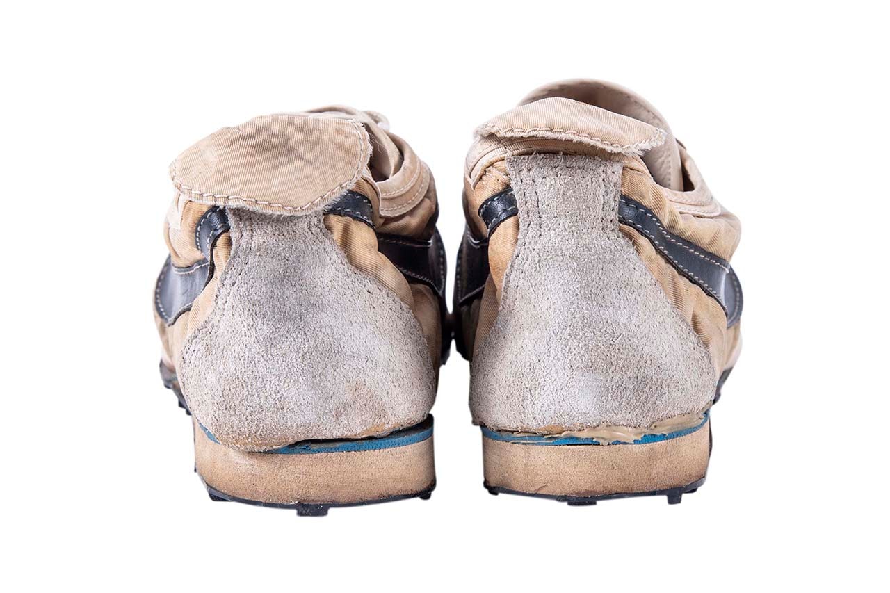 ナイキの伝説的スニーカー Moon Shoeがオークションサイトに再び登場 Nike "Moon Shoe," Oregon Jersey Auction $100,000 USD price bid Goldin Auctions sneaker singlet december 7 2019 sale original bill bowerman waffle sole