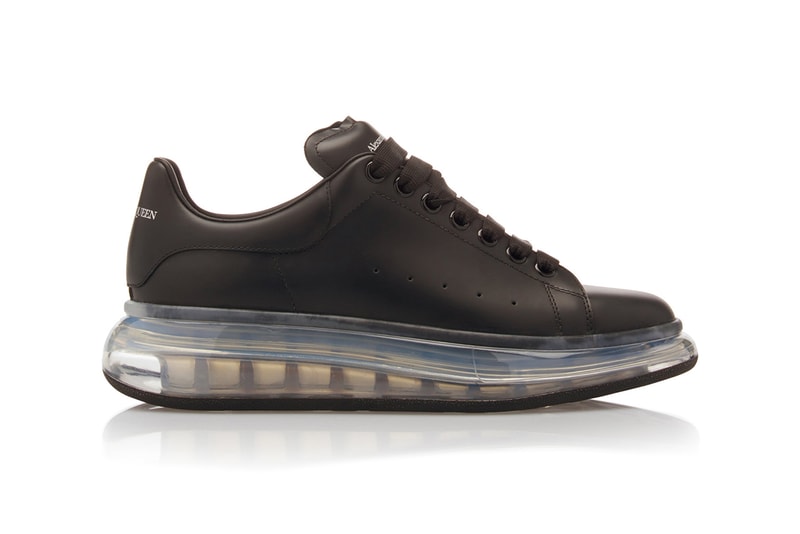 Alexander McQueen からエアソールを備えたオーバーサイズスニーカーがリリース Alexander McQueen Drops Leather Low-Top Sneakers Transparent Sole clear bounce modern detail trend