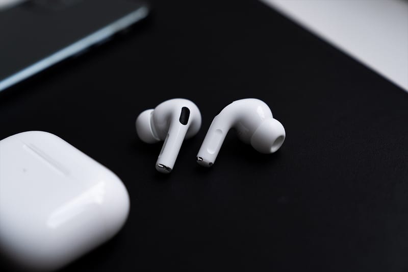 Apple による AirPods の売り上げが2018年度の2倍に