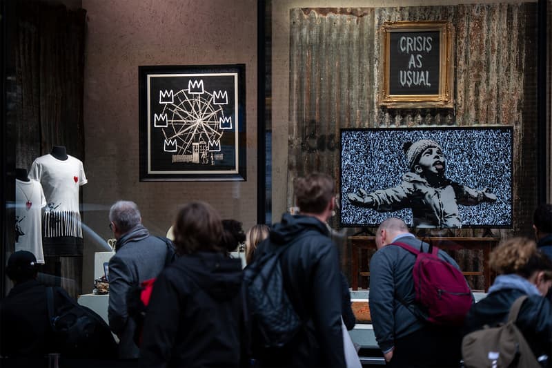 バンクシー Banksy がクリスマスシーズンに向けイギリスのホームレス問題に警鐘を鳴らす?作品を公開 Banksy England Streets Crowd