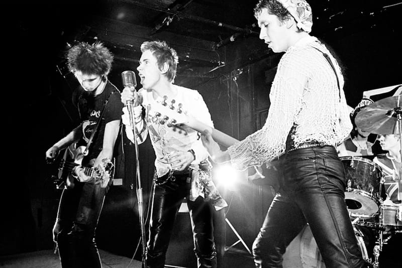 伝説のバンド The Sex Pistols の姿を収めたデニス・モリスの個展が原宿の BOOKMARC にて開催
