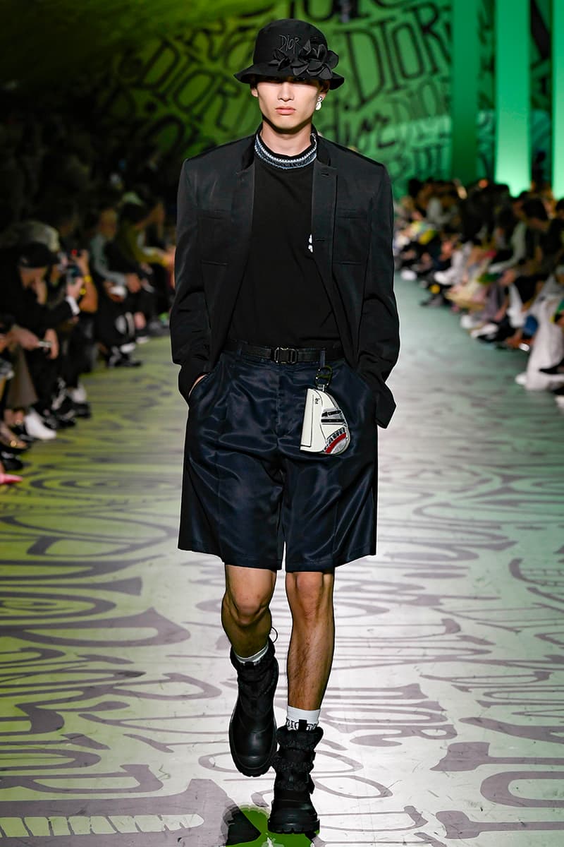 ディオール Dior Fall/Winter 2020 Miami Runway Show Closer Look Looks Kim Jones Shawn Stussy Air Jordan 1 High OG Menswear Tailoring Luxury Fashion Metal Saddle Bag Yoon Ahn pre collection