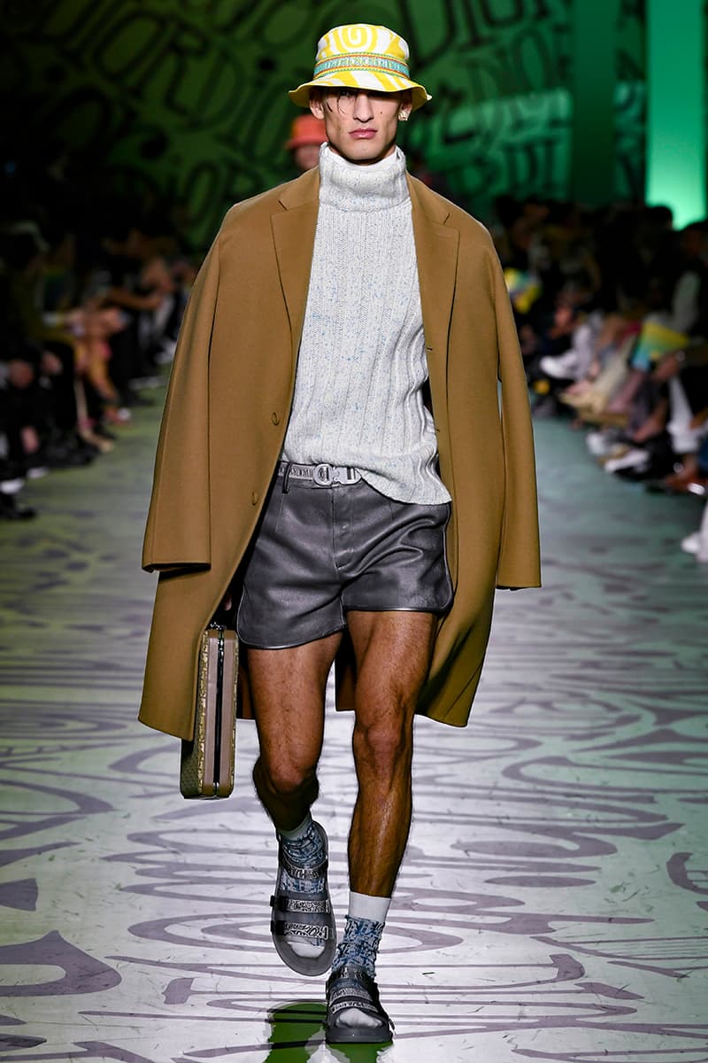 ディオール Dior Fall/Winter 2020 Miami Runway Show Closer Look Looks Kim Jones Shawn Stussy Air Jordan 1 High OG Menswear Tailoring Luxury Fashion Metal Saddle Bag Yoon Ahn pre collection