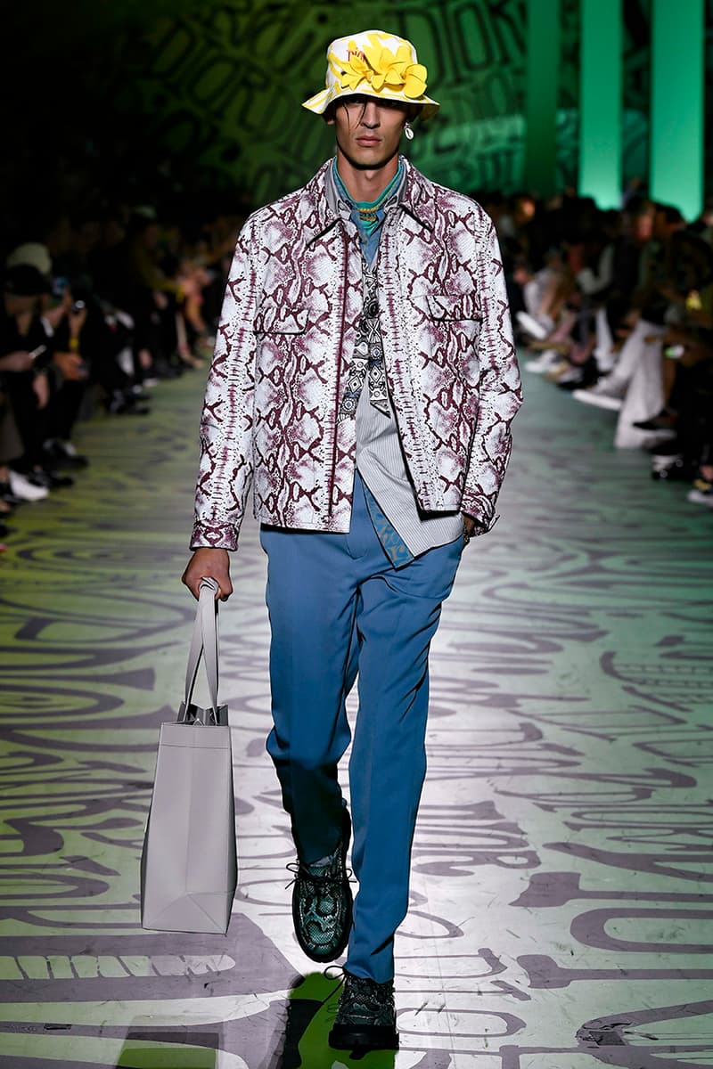 ディオール Dior Fall/Winter 2020 Miami Runway Show Closer Look Looks Kim Jones Shawn Stussy Air Jordan 1 High OG Menswear Tailoring Luxury Fashion Metal Saddle Bag Yoon Ahn pre collection