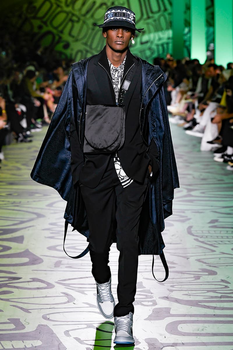 ディオール Dior Fall/Winter 2020 Miami Runway Show Closer Look Looks Kim Jones Shawn Stussy Air Jordan 1 High OG Menswear Tailoring Luxury Fashion Metal Saddle Bag Yoon Ahn pre collection