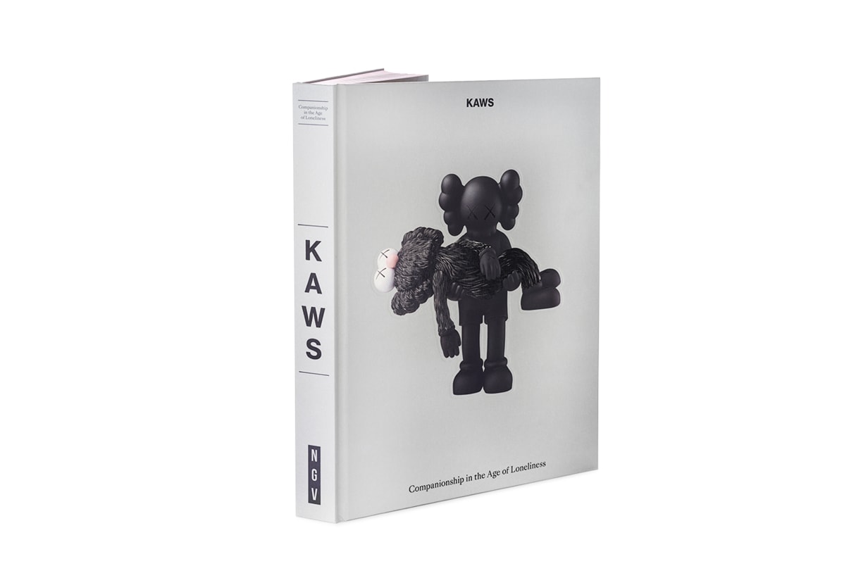  KAWSの歴史を包括的にまとめたアートブック『Companionship in the Age of Loneliness』が発売'Companionship in the Age of Loneliness' Book NGV International Melbourne Exhibition Sculptures Vinyl Paintings Bronze Mount Fuji Japan 