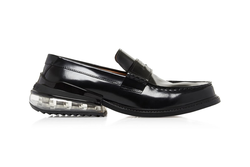 Maison Margielaよりエアクッショニングのソールを装備したパテントレザーのローファーが登場maison margiela bounce bubble heel leather loafers pantent glossy