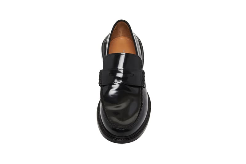 Maison Margielaよりエアクッショニングのソールを装備したパテントレザーのローファーが登場maison margiela bounce bubble heel leather loafers pantent glossy