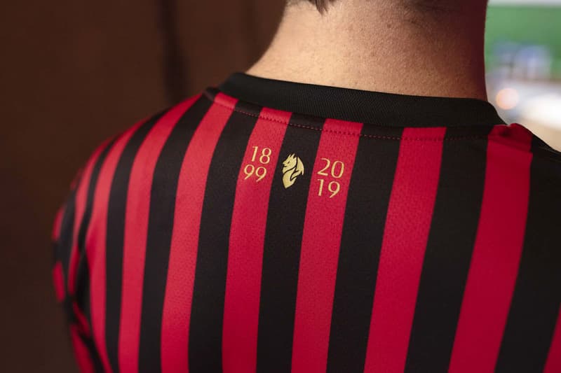 ACミランの創立120周年を記念した限定ユニフォームが発売 AC Milan 120th Anniversary PUMA Kit soccer football jerseys black red gold track jacket football devil logo Herbert Kilpin gold black red stripes limited edition Suso