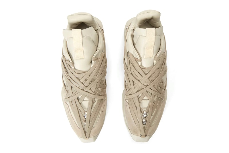リック・オウエンス Rick Owens よりボンデージからインスピレーションを得たスニーカーが登場 Rick Owens Maximal Runner Beige sneakers footwear kicks runners trainers shoes streetwear bondage laces light brown silver toned eyelet hooks drkshdw made in italy leather suede