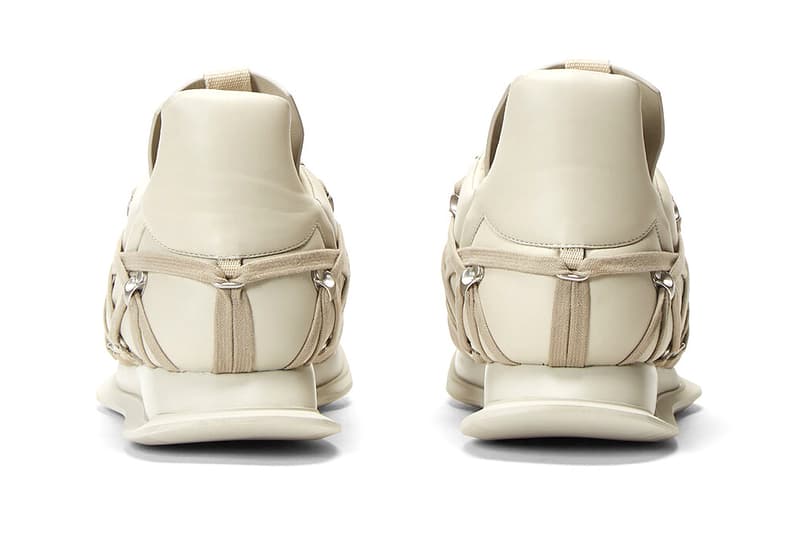 リック・オウエンス Rick Owens よりボンデージからインスピレーションを得たスニーカーが登場 Rick Owens Maximal Runner Beige sneakers footwear kicks runners trainers shoes streetwear bondage laces light brown silver toned eyelet hooks drkshdw made in italy leather suede